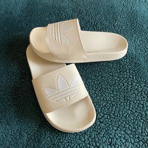Adidas: slides